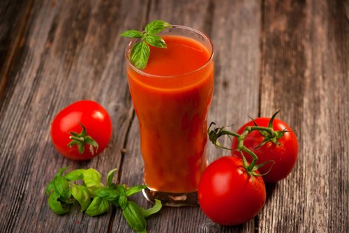 Sucul de roșii pe lista de remedii naturale pentru faringită