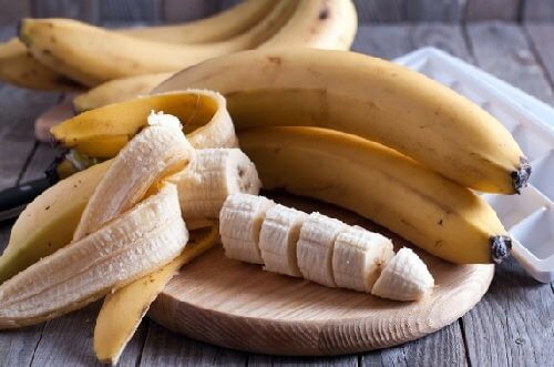Banane pentru a prepara măști de păr hidratante