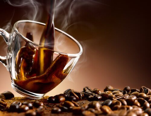 Posibile cauze ale gazelor intestinale precum consumul de cafea