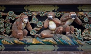 Cele trei maimuțe înțelepte – lecția din spatele imaginii