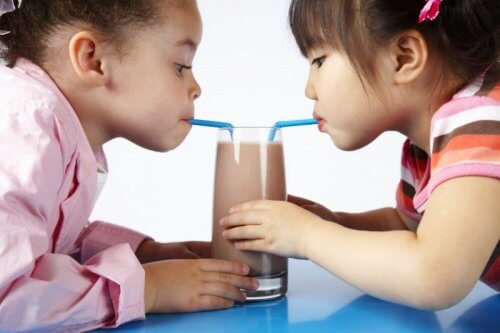 Copiii ar trebui să evite shake-urile de ciocolată