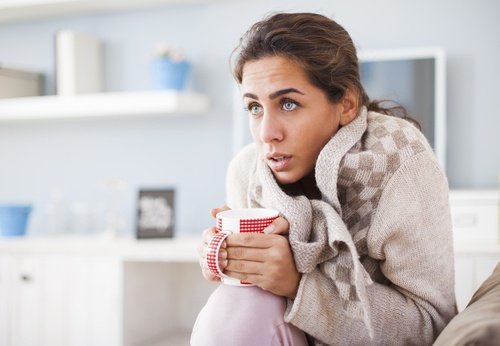 Simptome frecvente ale hipotiroidismului precum sensibilitatea la frig