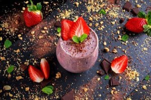 Smoothie cu ovăz, căpșuni și ghimbir