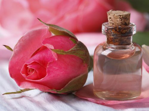 Ulei de trandafir pentru întinerirea pielii