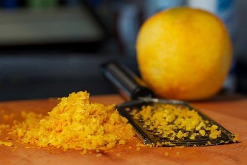 Coaja de portocală este unul dintre cele mai bune exfoliante naturale