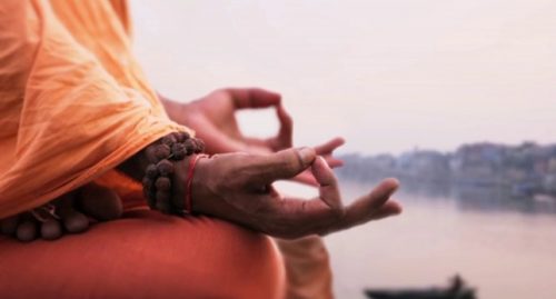 Dintre atâtea tipuri de meditație, încearcă meditația Metta ce este bazată pe dragoste și compasiune