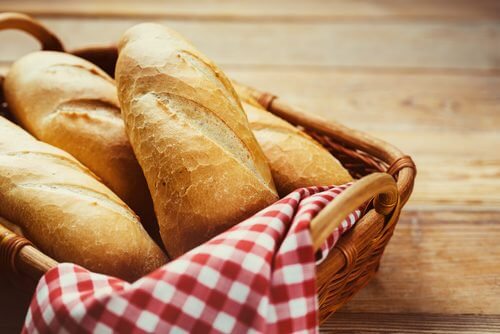 Câțiva biscuiți fără gluten și lactoză pot înlocui pâinea clasică