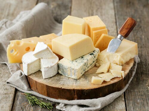 Brânza este unul dintre cele mai bune alimente bogate în calciu
