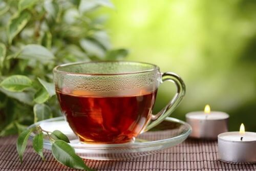 Ceaiul roșu este una dintre cele mai bune infuzii naturale pentru slăbit