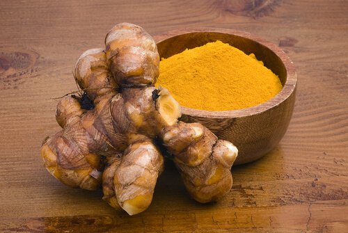 Condimentul curcuma combate cancerul mamar