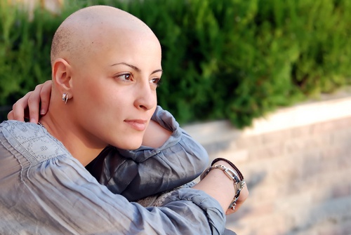 Căderea părului este cel mai celebru dintre efectele adverse ale chimioterapiei
