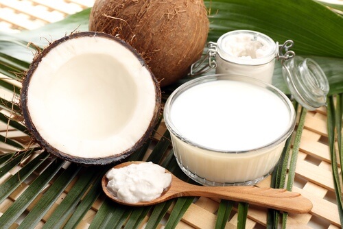 Remediu împotriva căderii părului cu lapte de cocos