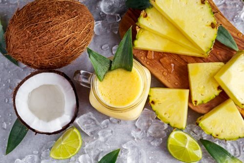 Smoothie natural pentru slăbit cu ananas și ghimbir