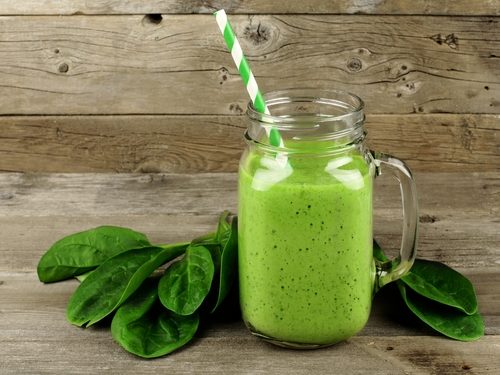 Smoothie-uri naturale pentru reglarea glicemiei cu spanac