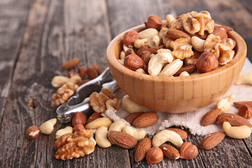 Fructele uscate sunt alimente care detoxifică ficatul