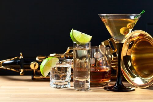 Evită alimente care irită vezica urinară ca alcoolul