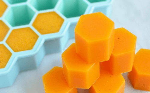 Aceste cuburi de gelatină cu miere și curcuma sunt benefice pentru sănătate