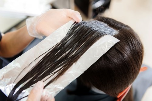 Îngrijirea părului cu folii de aluminiu – 3 trucuri