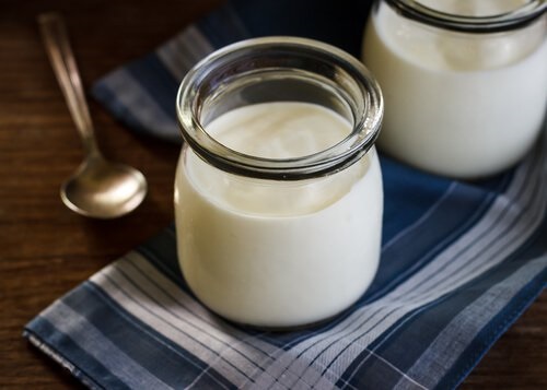 Multe remedii pentru vaginita bacteriană conțin iaurt natural