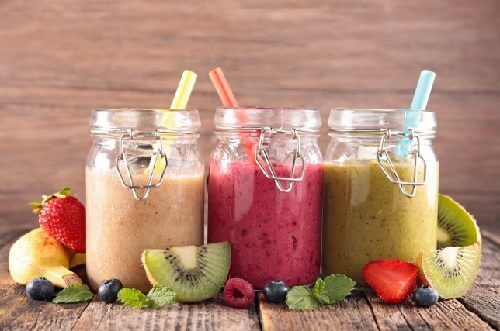 Consumă smoothie-uri naturale pentru a avea un abdomen plat