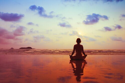 Yoga ajută la ameliorarea anxietății