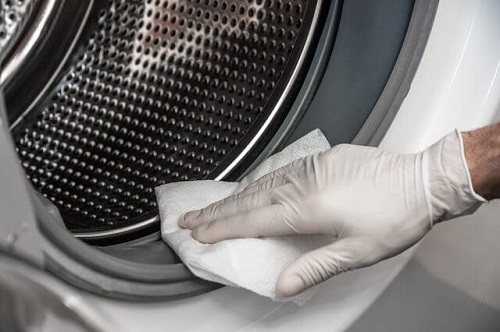 Curăță mucegaiul din mașina de spălat cu oțet