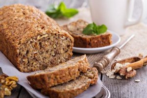 Pâine cu ovăz, banane și nuci fără gluten și lactoză