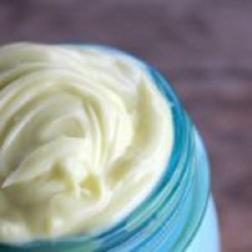 Produse cosmetice nocive ca cremele cu chimicale