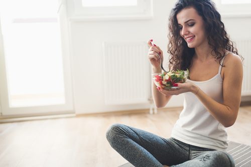 Salată cu puține calorii delicioasă și hrănitoare