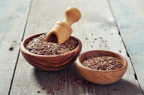 Semințe de in pentru prepararea unei creme naturale pentru ameliorarea psoriazisului
