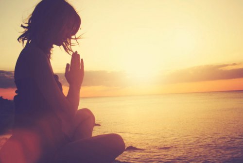 Meditația printre cele mai bune strategii pentru a-ți păstra calmul
