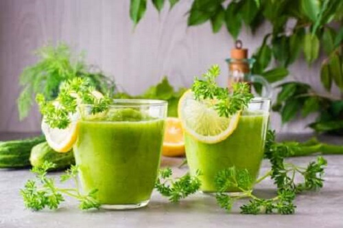 Pahare cu smoothie de castravete