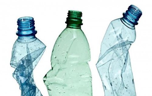 12 trucuri pentru reciclarea sticlelor de plastic