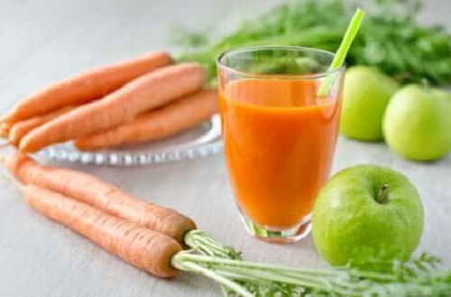 Smoothie cu morcovi și mere