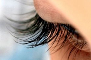 8 trucuri pentru gene mai lungi