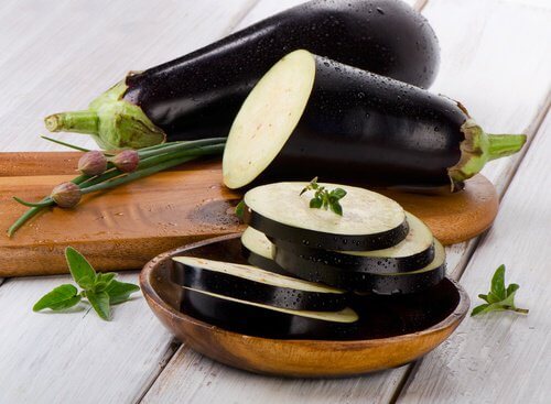 Alimente care susțin sănătatea renală ca vinetele