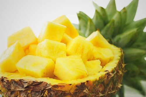 Ananasul pe lista de alimente bogate în melatonină