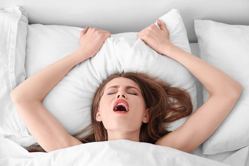 Cum îți ajuți partenera să ajungă la orgasm folosindu-te de puterea creierului