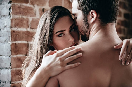 Multe cupluri au impresia că sexul anal este mereu dureros