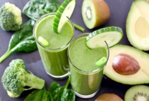Cură de detoxifiere de 7 zile cu smoothie-uri verzi