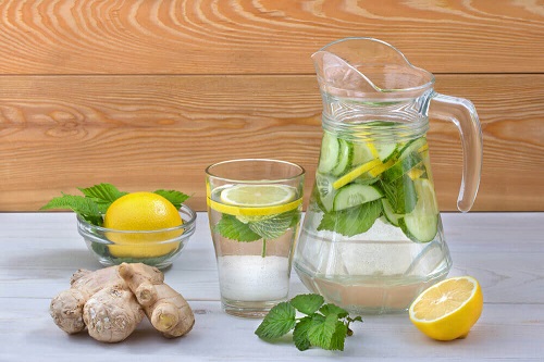 Cum să elimini excesul de zahăr din organism cu apă detoxifiantă