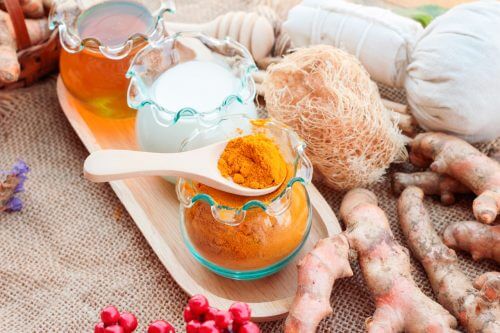 Remedii naturale pentru lubrifierea zonei intime pe bază de curcuma
