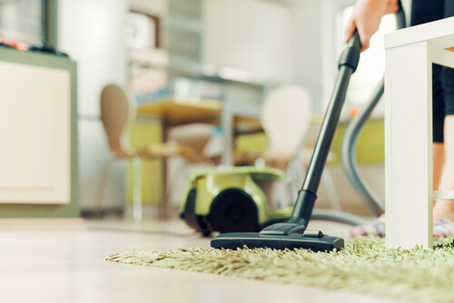 Remedii naturiste pentru păduchi completate cu o igienă adecvată
