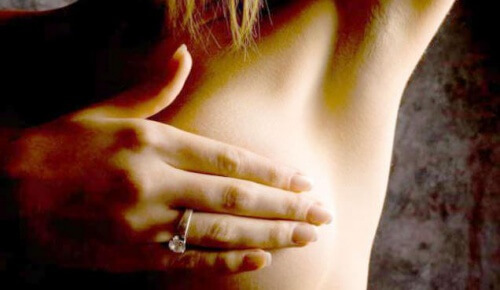 Simptome ale cancerului mamar ce vizează mărimea sânilor