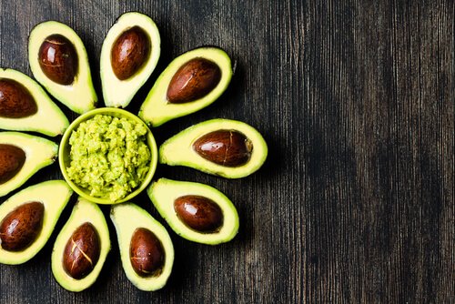 Avocado inclus în tratamente faciale naturale pentru ten strălucitor