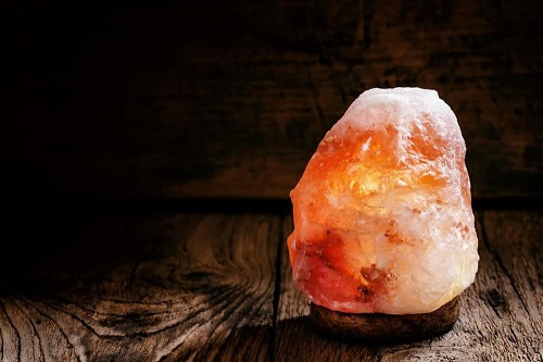 Beneficii ale lămpilor cu sare de Himalaya roz