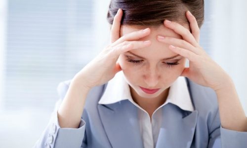 Cauze ale durerilor de cap nocturne ce provoacă mult disconfort