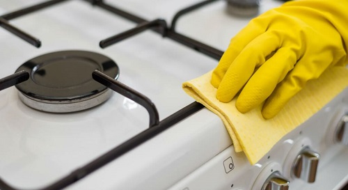 Curățarea petelor pe lista de trucuri pentru a-ți menține casa curată