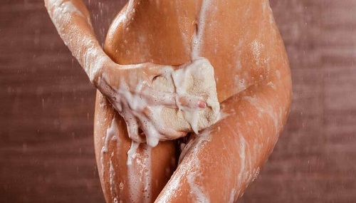 Dușurile vaginale pe lista de obiceiuri de igienă intimă nocive