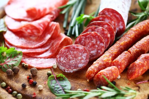 Mezelurile pe lista de alimente care cresc tensiunea arterială